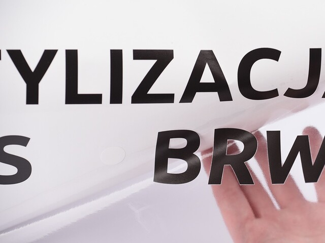 Folie samoprzylepne przezroczyste