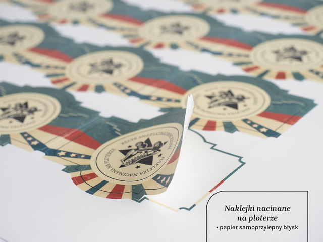 Naklejki nacinane na papierze błyszczącym