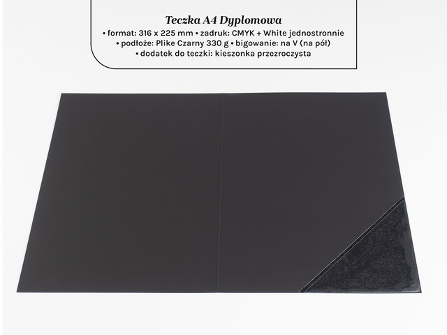 Teczki dyplomowe na czarnym podłożu