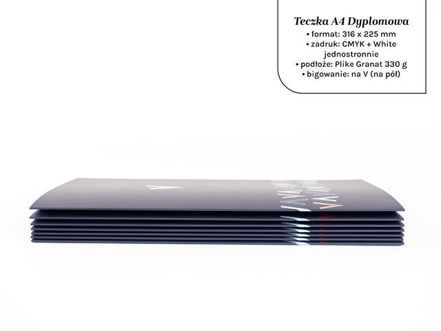 Teczki dyplomowe A4 na granatowym papierze